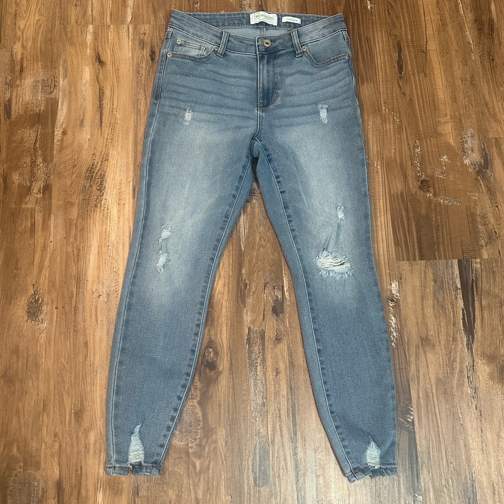 Stylish Blue Distressed Women ankle length jeans